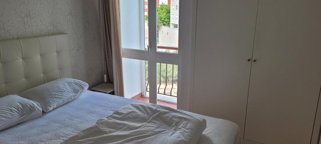 Comfy Room Near Metro Lisbona Esterno foto
